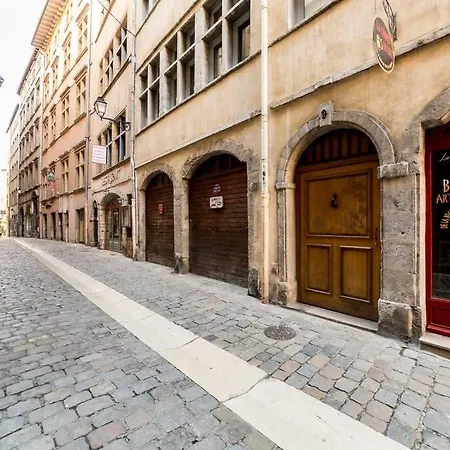 Calm In The Historic District Vieux Apartmán